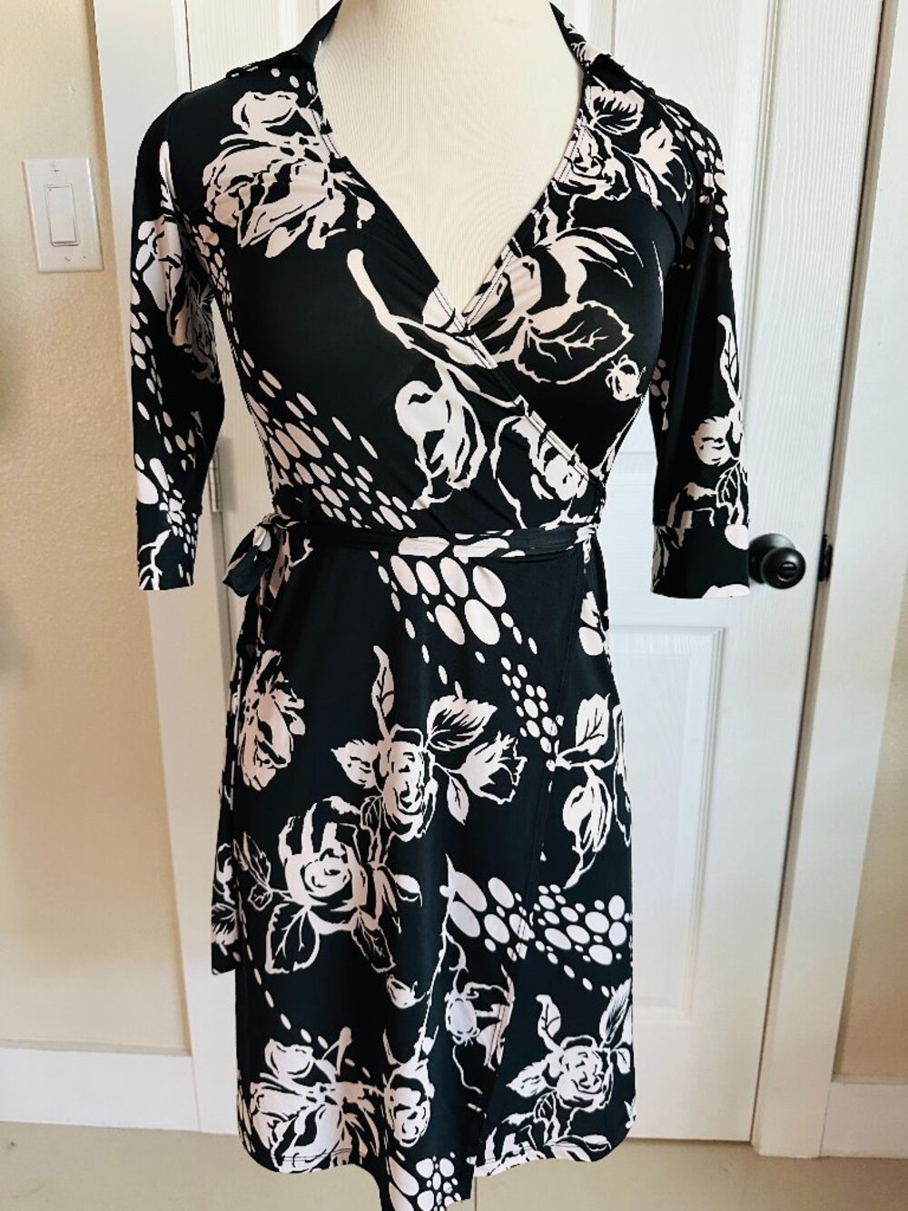 GLAM black & off-white floral faux-wrap midi dress women's size S